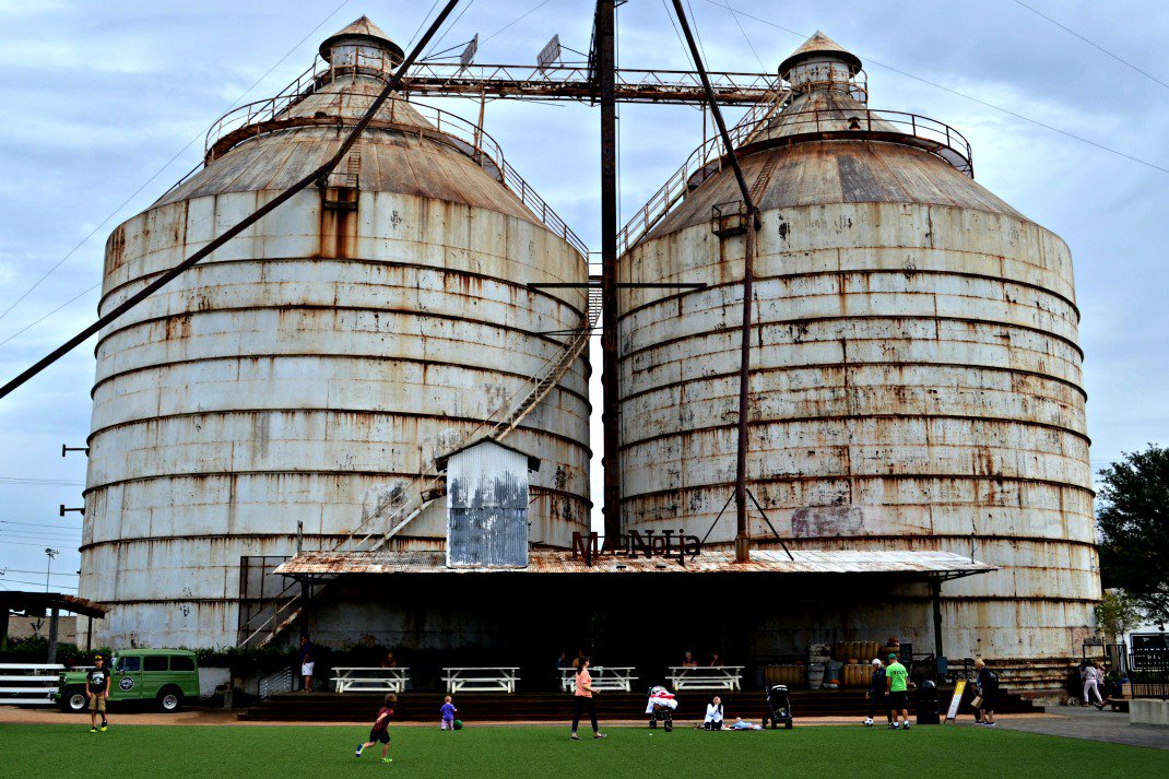 msrachelteodoro's tweet photo. Can't get enough #fixerupper? Sad the show is over? Plan a visit to Waco, TX! I have everything you need to know to plan the perfect trip to @magnolia and the surrounding area. https://t.co/OE3I4ZimQo #fixerupperfinale https://t.co/a9aosHHoZu