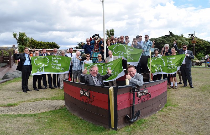 Today, a record number of parks and green spaces in the Arun District will collect a Green Flag Award. For more information click the link: arun.gov.uk/news-archive/f…