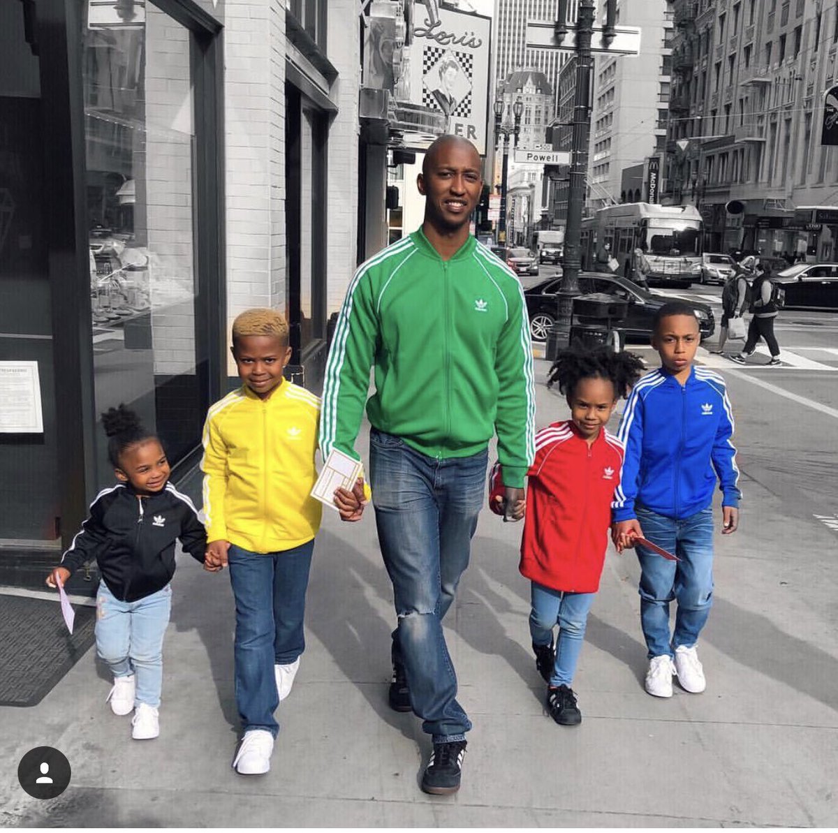 TStreets741ST's tweet photo. THIS THE DOPEST BLACK FAMILY IK 🔥💪🏾✅ #HappinessInReality https://t.co/Wsd6H8KM5t