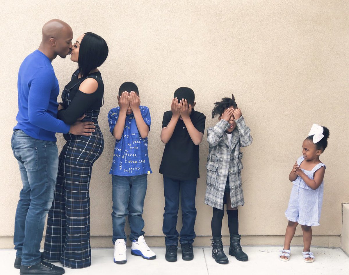 TStreets741ST's tweet photo. THIS THE DOPEST BLACK FAMILY IK 🔥💪🏾✅ #HappinessInReality https://t.co/Wsd6H8KM5t