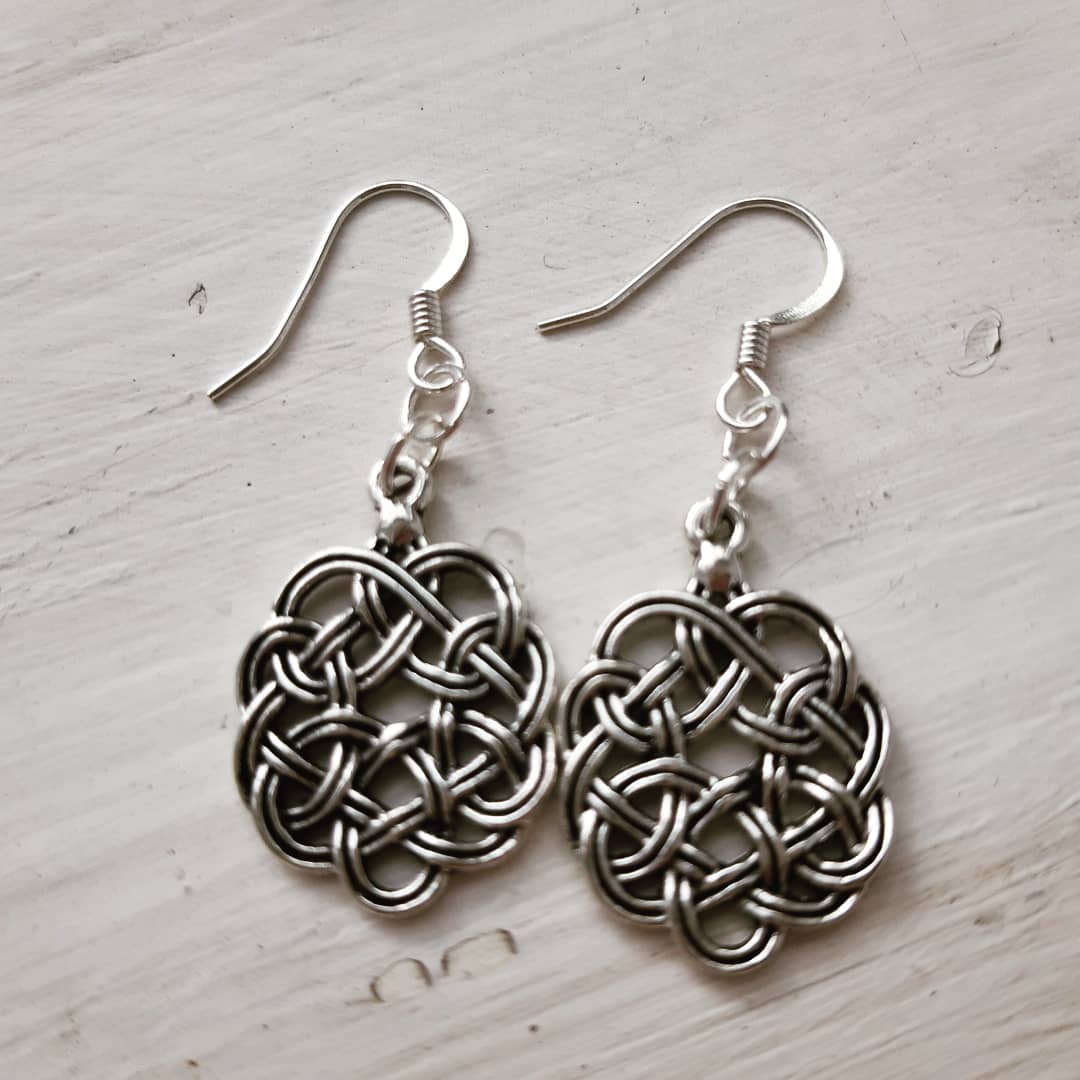 STreastrove's tweet photo. New earrings made this week. Simple and stylish. Only 4.95 with free postage in the UK. #earrings #jewellery #ukgifthour #handmadehour #htmpl #crafthour #giftsforher #fashion #etsyuk https://t.co/DN7tsWohEU