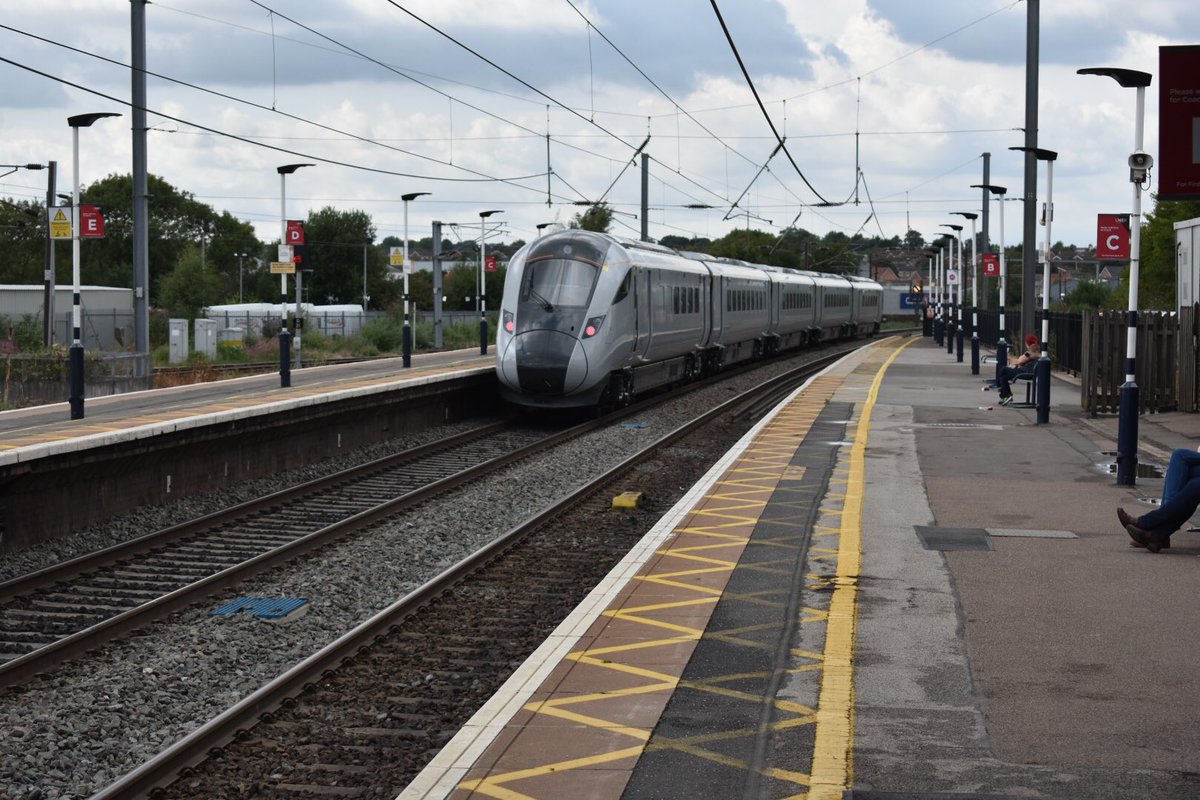RiggerMortiss's tweet image. @HitachiRailEU @Clinnick1 @TPExpressTrains new #class802 out on testing with a tun to kings x and return passing Grantham 13/8/18 unit 802201 looks more grey than the @GWRHelp and @LNER did when new #novafleet