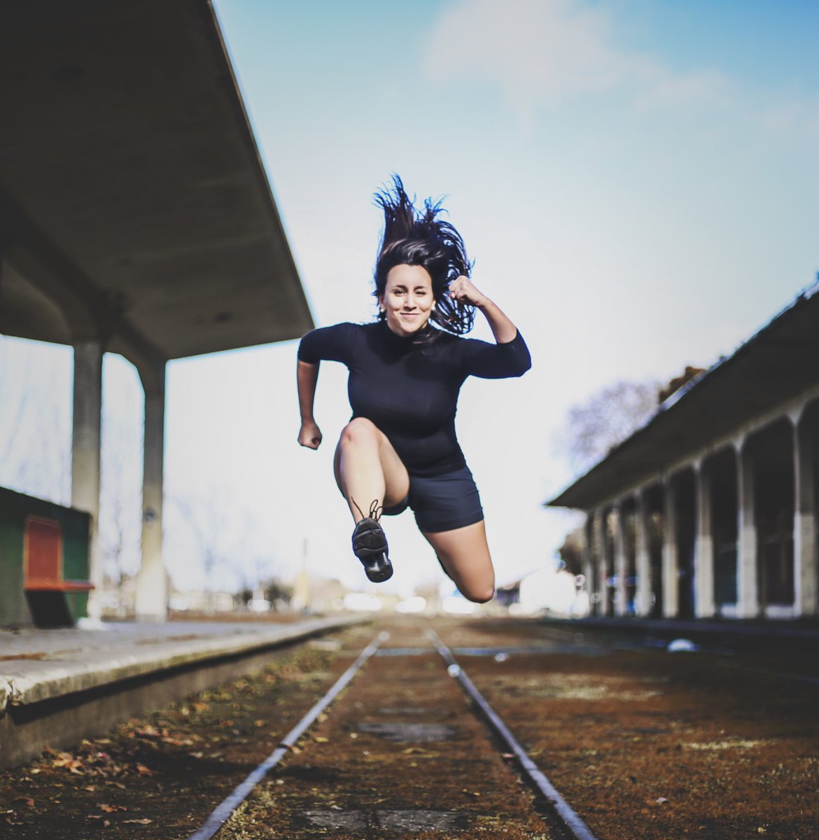 Así, medio bailando y medio volando 🙃 HOY jazz niños 19.15hs y Jazz adultos 20.30hs en #espacioa