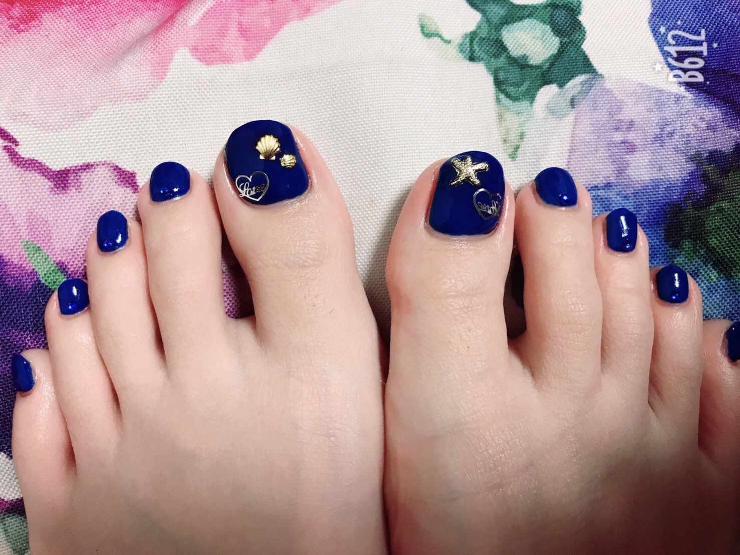 Neiluna セルフネイル Twitterissa セルフネイル セルフネイル好きな人と繋がりたい セルフネイル部 夏ネイル 青ネイル フットネイル Neiluna