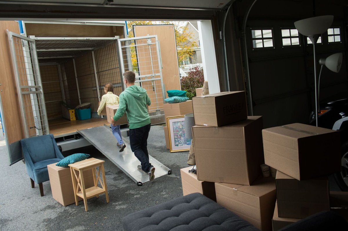 ZippyShell's tweet photo. Packing tip: The heavier the items, the smaller the box! It is much easier to carry heavy items when they're in a smaller box #packingtips #movingandstorage #zippyshell https://t.co/yEPjcx6Qf2