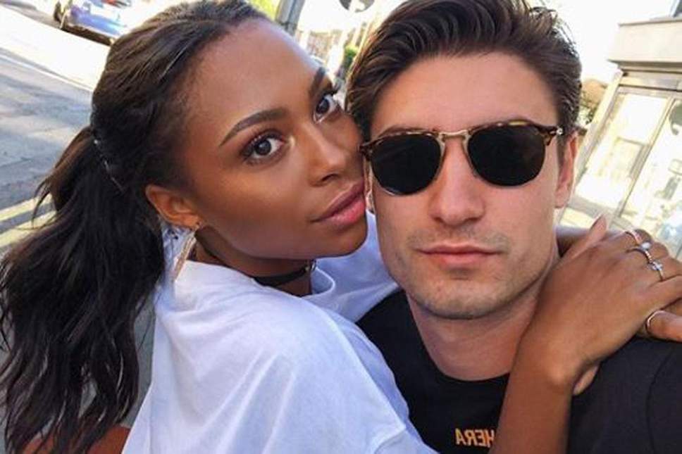 UKCelebrityNew5's tweet photo. Love Island's Frankie Foster 'cheats on Samira Mighty' as he 'kisses mystery woman' on night out #FrankieFoster #LoveIsland2018 #SamiraMighty https://t.co/Hty1cCawvD https://t.co/PtyYuY1MUw