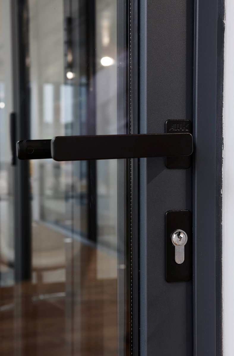 ChoicesAli's tweet photo. The One , The Only , Luminia F82 Bifold door going from strength to strength #Innovation @CWGChoices @AluK_GB , CWG Choices customers seeing the benefit of low U values , large sizes , small sightlines https://t.co/nY9jpI18Dj
