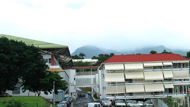 . <a href="/ars_guadeloupe/">ARS Guadeloupe, Saint-Martin et Saint-Barthélemy</a> prête à s'expliquer sur le transfert des grossesses à risque vers le CHBT la1ere.francetvinfo.fr/guadeloupe/ars…