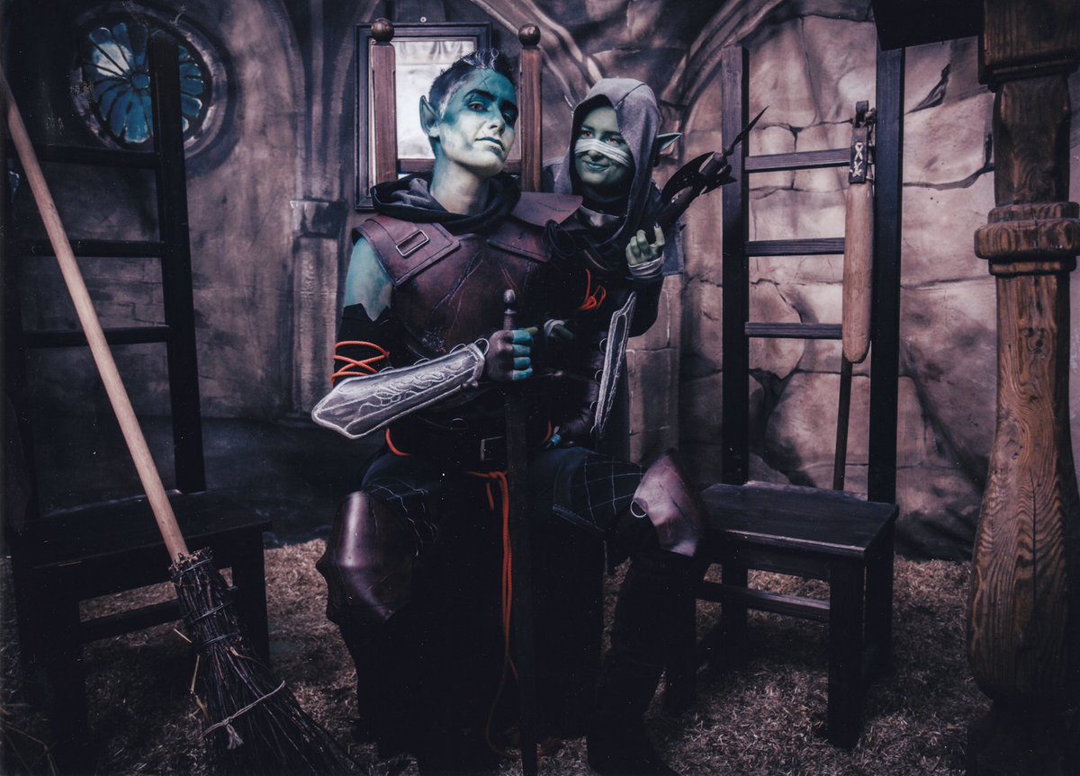 SRerenga's tweet photo. So, Nott found this 'shiny' axe...

Here's one of the results of our little photoshoot at the market. The setting was just perfect 😍

📸 by Foto Fuhrmann on FB
Nott is @NotNottNein
Fjord is me

#CriticalRole #CriticalRoleCosplay #Cosplay @samriegel @WillingBlam https://t.co/wE7L3D08V3