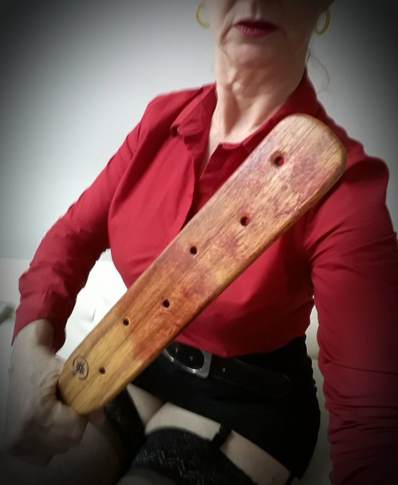 After a sound #otk #spanking, my paddle matches my shirt.
#disciplinarian #CorporalPunishment #CP #otkPaddling