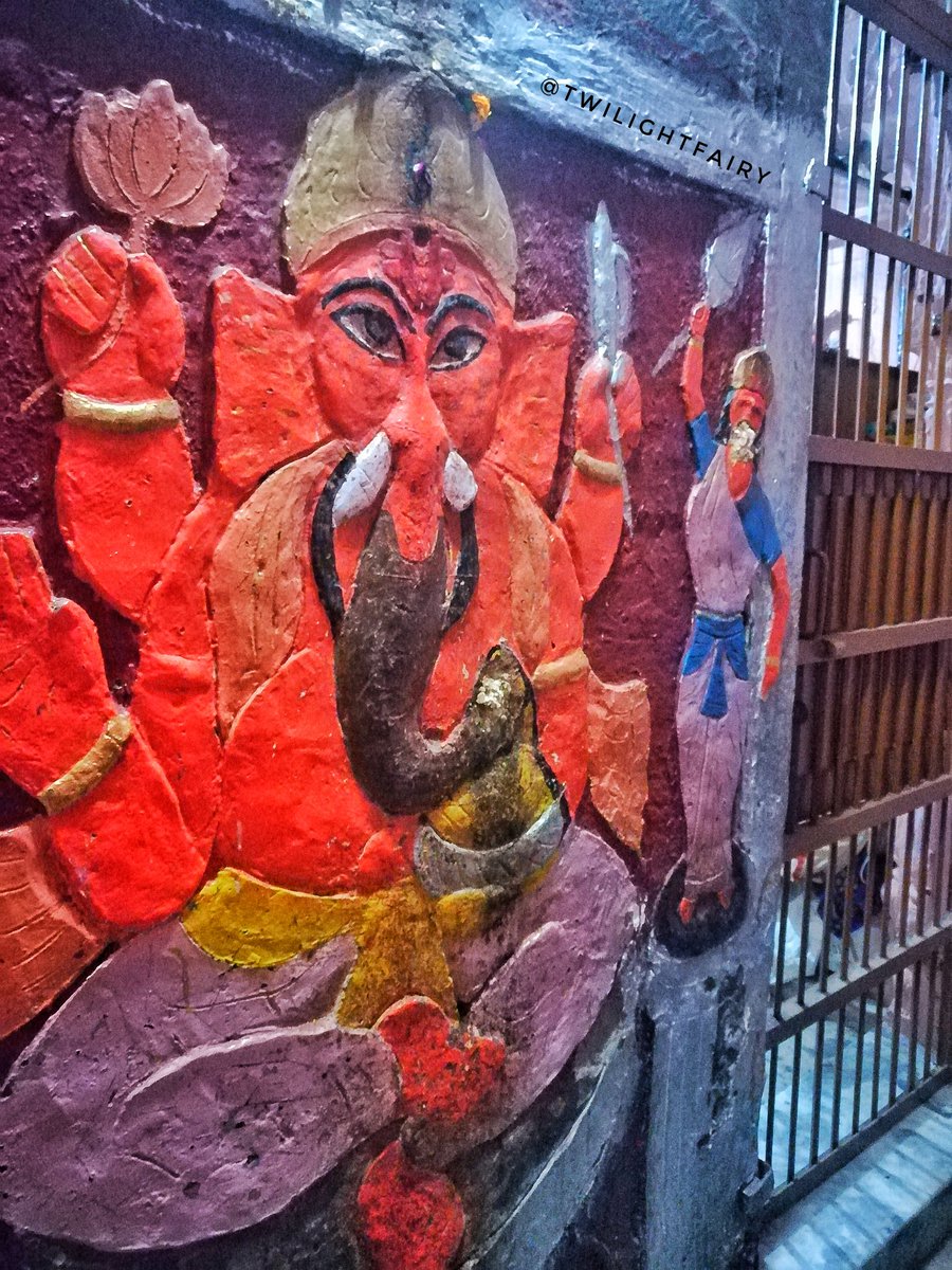 twilightfairy's tweet photo. In the brother sister temple of Yamaraj/Yamuna at #mathura, walls have murals abt hell. However the entrance has Lord Ganesha - a mix of painting + sculpture...embossed? Fascinating temple.
#travel #incredibleindia #travelbloggers #streetphotography #indiapictures #whphidden https://t.co/7P67Aa6CHN
