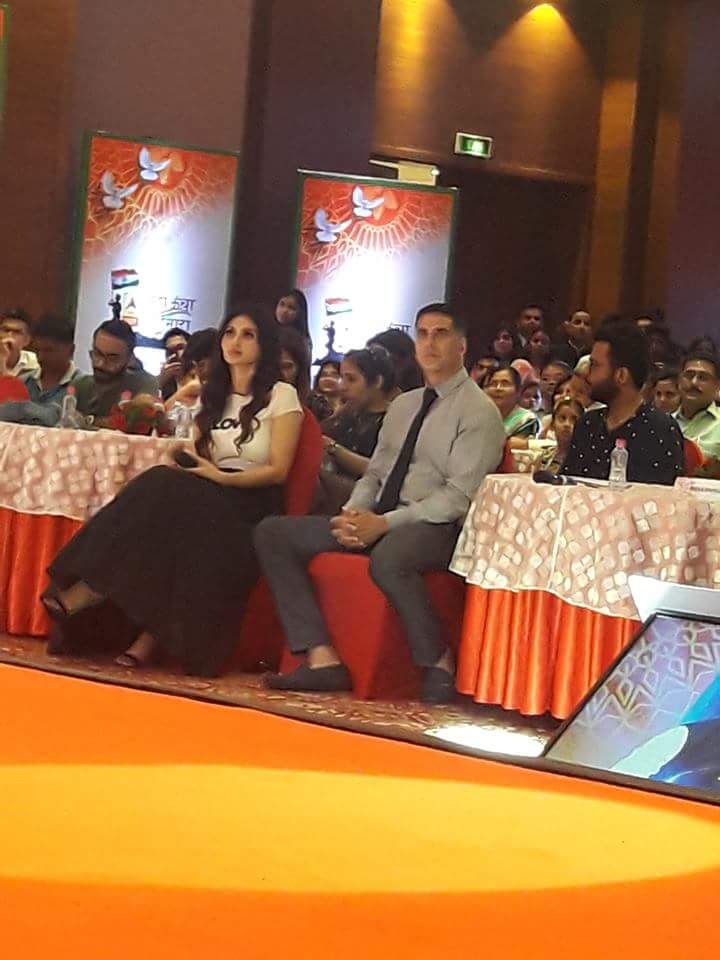 AKolkta's tweet photo. @akshaykumar and @Roymouni at "Jhanda Uncha Rahe Hamara" event today 

#2DaysToGold https://t.co/P3vzRnBTQ1