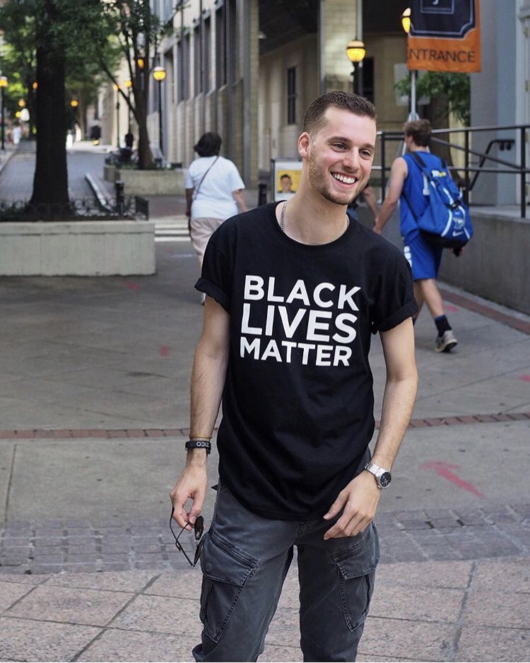 TheLunchTablePC's tweet image. On Episode 42 the crew is joined by popular social activist @samwhiteout. Sam discusses how he became an activist as we discuss racism, sexism, #BlackLivesMatter, #NFLProtests, the #2016Election, #Trump, &amp;amp; more.

SoundCloud: ow.ly/NY9530lnU6A
iTunes: ow.ly/bku830lnU6B