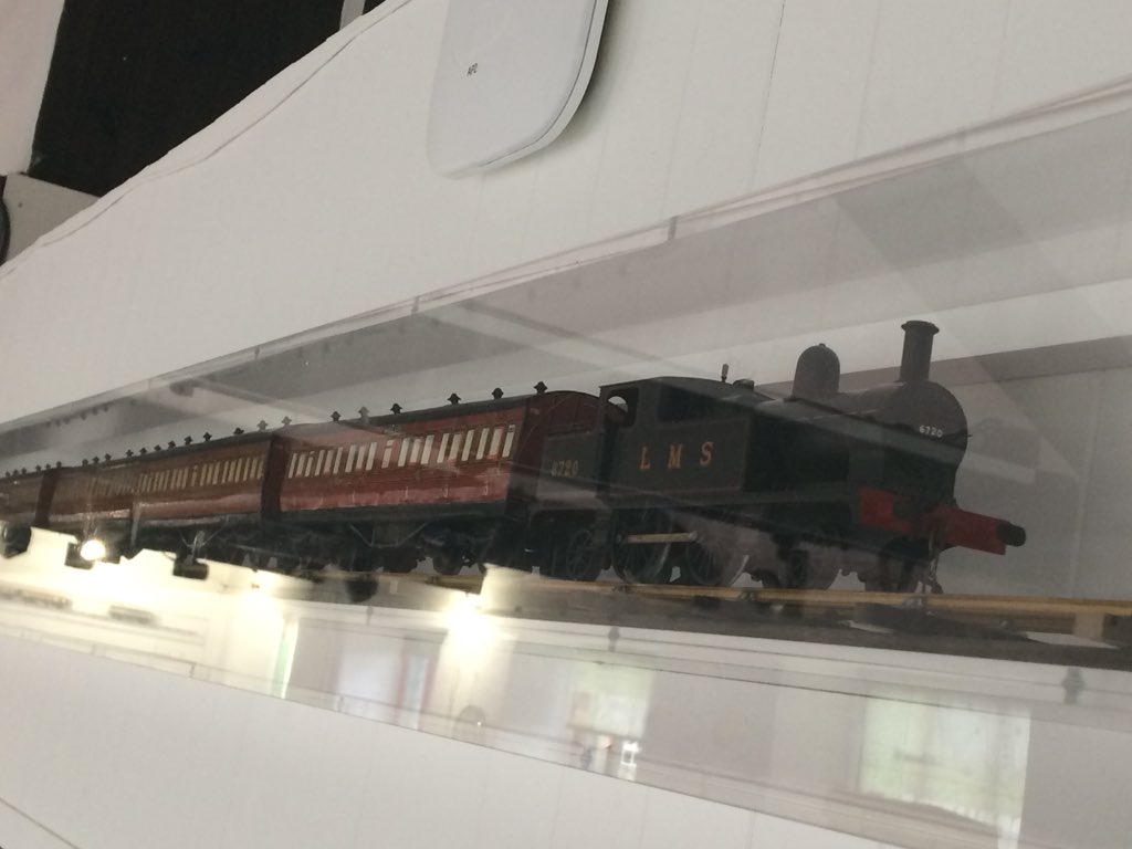 industrialoid's tweet photo. We’ve been installing more railways in the sky from our Leeds Model Company collection #LeedsBuilt https://t.co/Oq1AUcVecn
