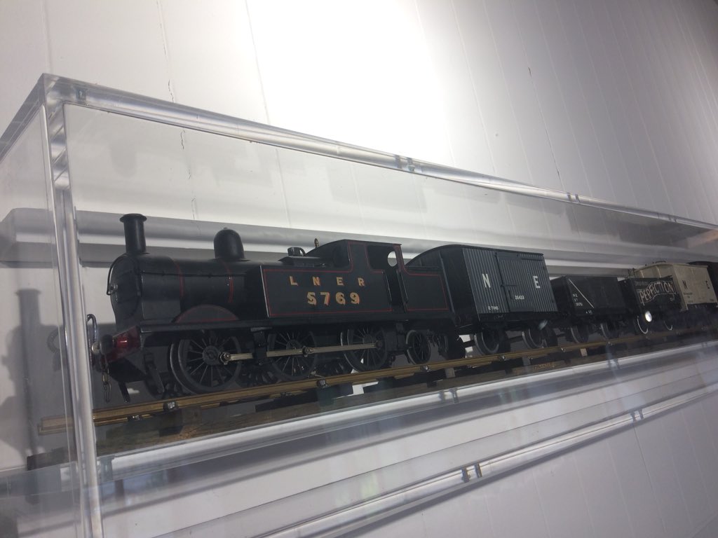 industrialoid's tweet photo. We’ve been installing more railways in the sky from our Leeds Model Company collection #LeedsBuilt https://t.co/Oq1AUcVecn