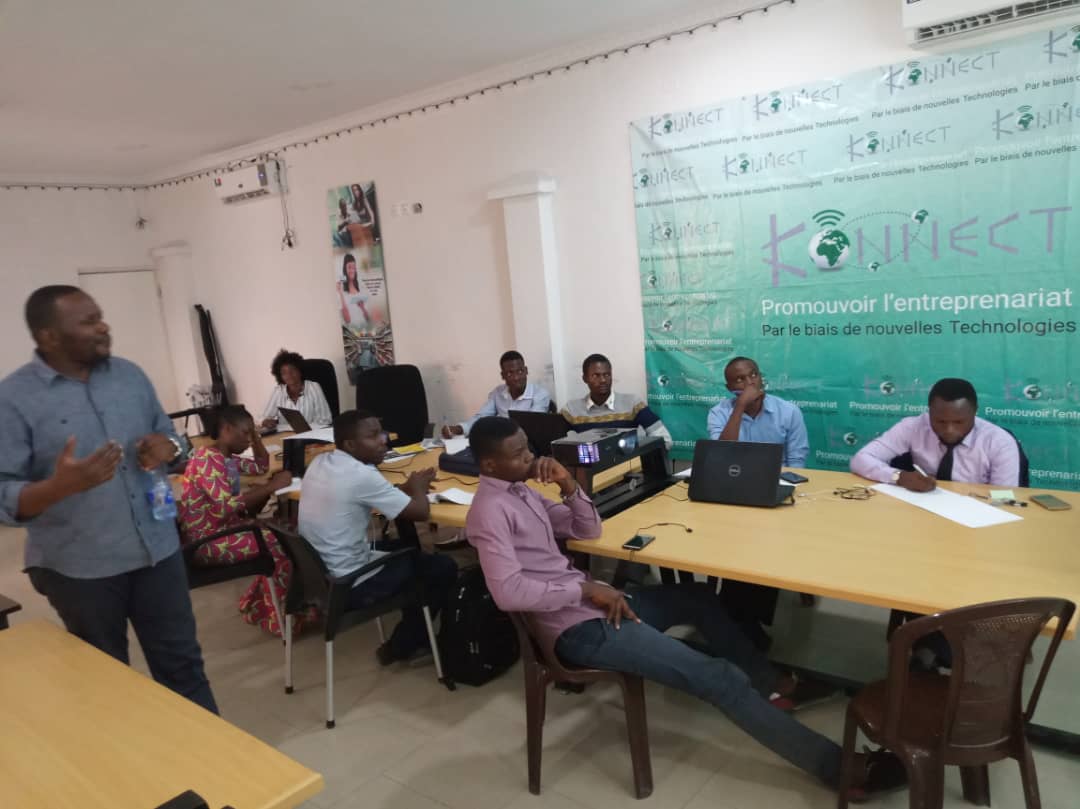 youthconnektrdc's tweet photo. Formation sur les bases de l'entreprenariat #startups @konnect_cd centre #incubateur des projets #hackathoncie2018 #gestion #plastiques #NTIC
@Hlcasbl @marclepage @NellyKankolongo @dave_mm @sergekbk @YouthConnektAf https://t.co/xYSh7AOHKI