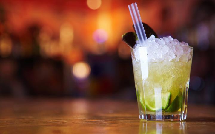 FourPointsLagos's tweet photo. It’s a wet Monday. Drop by our Adrenaline bar for a drink after work. #fourpointslagos #beer #bestbrews #cocktails #drink #music #officebar #adrenalinebar #happyhour #beerdraft #bar #lekkibar #lagosbar #lekki #oniru #lagosnigeria #lagos #nigeria https://t.co/BmBxNh6UO5