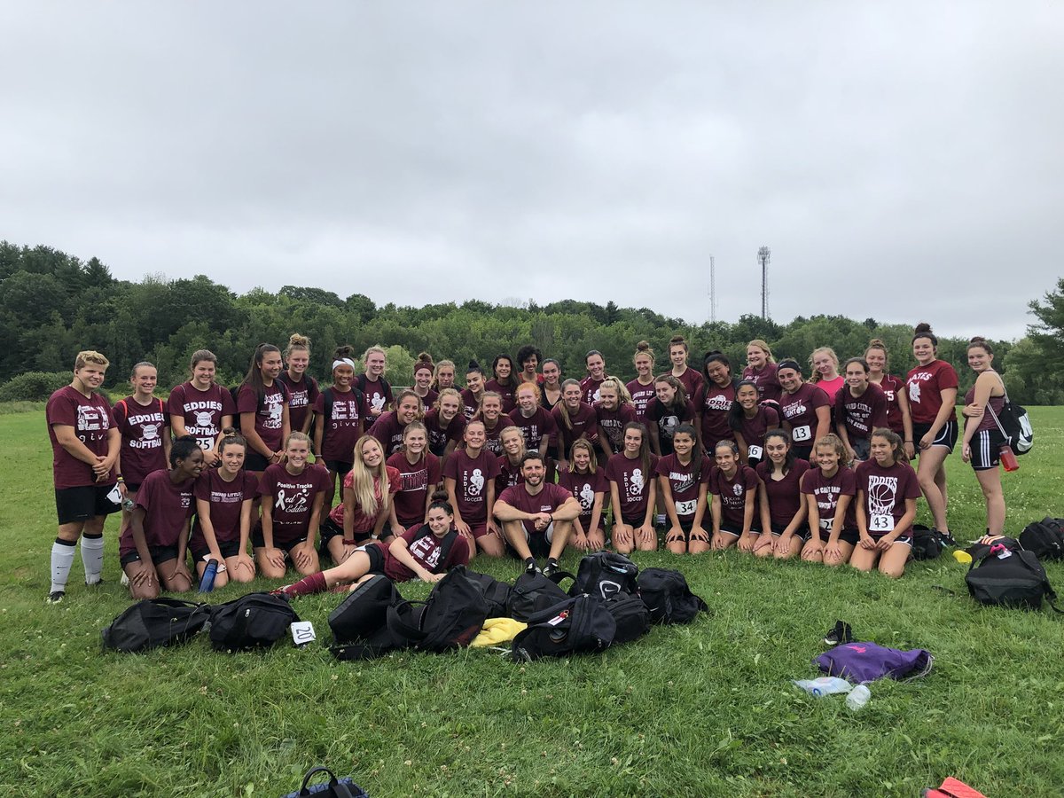 soccer_elhs's tweet image. Maroon Monday!!👻🚨🚨