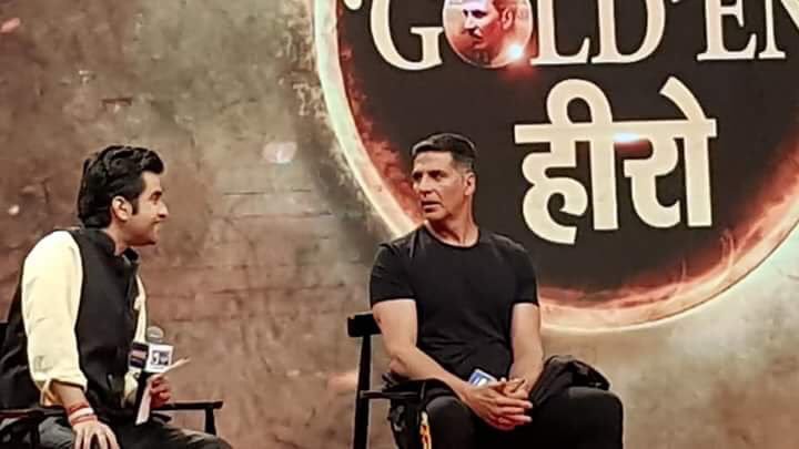 MumbaiAkkians's tweet photo. Golden Superstar @akshaykumar sir in Noida at Laxmi Studios For #GoldPromotions​ #2DaysToGold #GoldMovie⁠ ⁠#Gold @excelmovies https://t.co/Mh2s1mZj0z