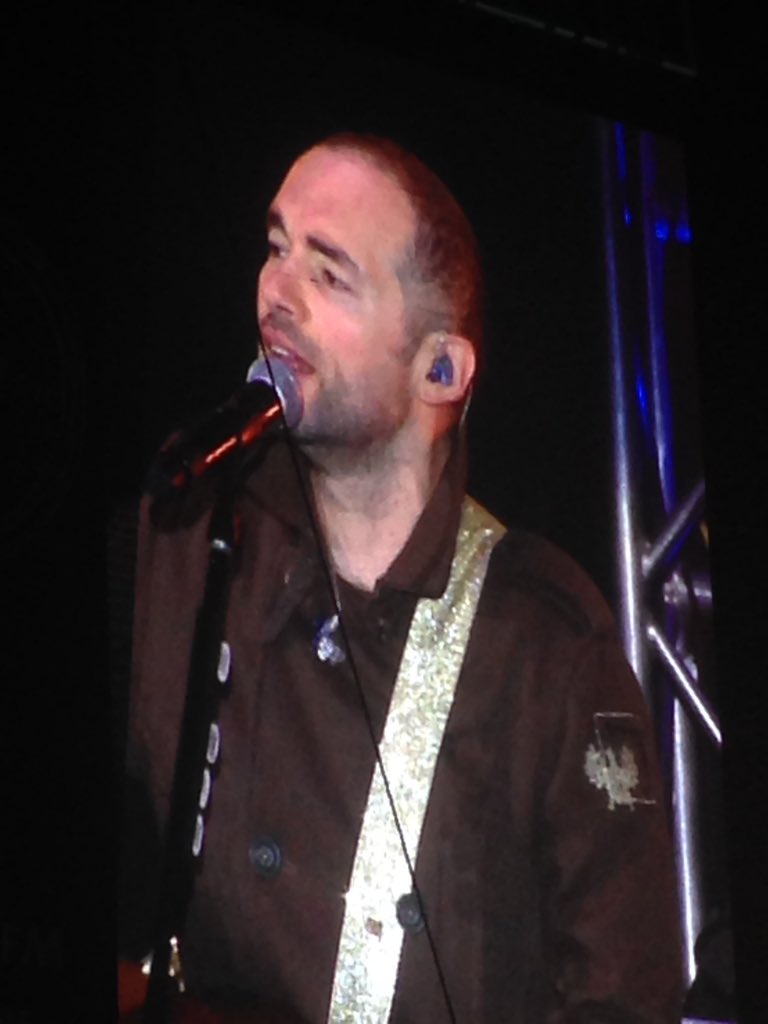 AnglicaTrujillo's tweet photo. Siempre es una emoción cantar tus canciones @SantiCruz @Vibra1049 #TyM2018 https://t.co/IL5hQIrtpt
