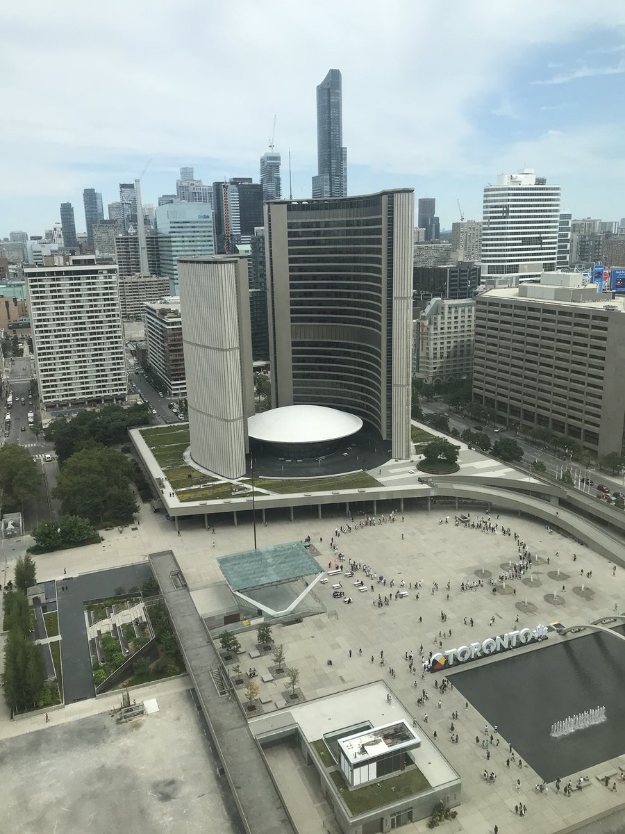 View from the hotel. Circling below are the workers from the #CNE who have been locked out - City of #Toronto will not bargain with them. #ETFOam2018