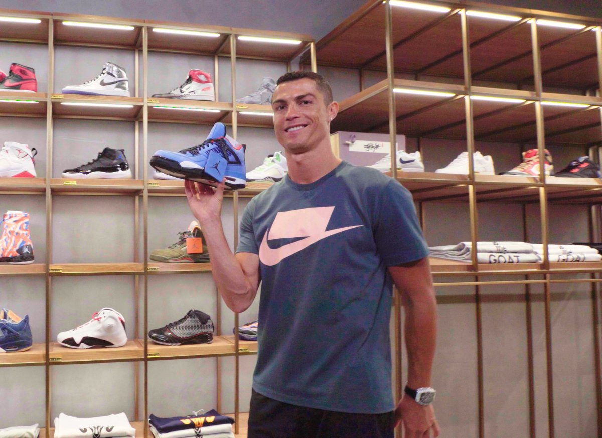 sneakers ronaldo