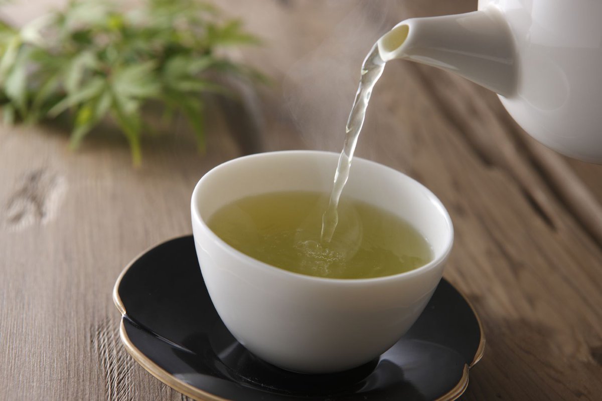 HarvardHealth's tweet photo. Plant chemicals known as flavonoids may explain why tea drinkers seem less likely to have cardiovascular disease. https://t.co/7EdqM4Qg1X #HarvardHealth #tea #Cardiovascular https://t.co/kfvezR73w1