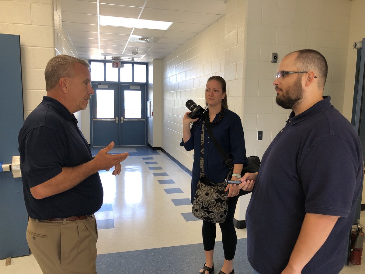BurkeCoSchools's tweet photo. @LarryLputnam  giving @MNH_JonelleB and @ncraiderfan17  with The News Herald a tour of Mountain View Elementary School #IgniteLearningBCPS #brandnewbobcat https://t.co/wFnh213SuJ