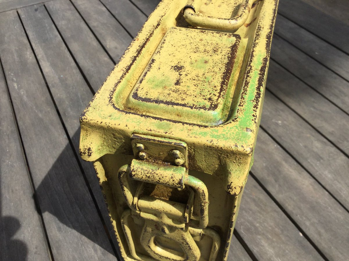 RangeDays's tweet image. Another nicely patinated, '43 dated Patronenkasten 41 MG34/42 gunners tin. Great paint and very faint traces of pale green camo over spray in some areas. This was part of the big haul from the show at Neurvic - see earlier post. Look out for it next month in the UK.