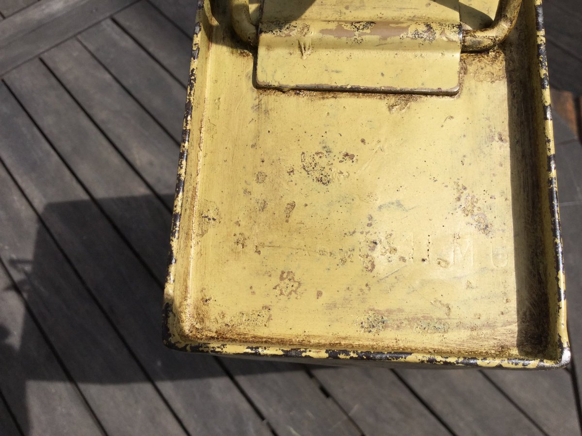 RangeDays's tweet image. Another nicely patinated, '43 dated Patronenkasten 41 MG34/42 gunners tin. Great paint and very faint traces of pale green camo over spray in some areas. This was part of the big haul from the show at Neurvic - see earlier post. Look out for it next month in the UK.