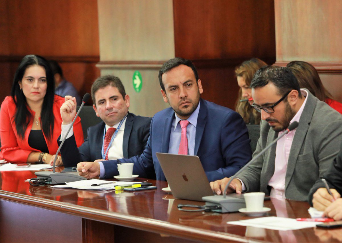 JorgeEmilioRey's tweet photo. Conjuntamente con el #GabineteDepartamental adelantamos la revisión de cada una de las metas propuestas en el #PlanDeDesarrollo con el propósito de orientar acciones que nos permitan garantizar su pleno cumplimiento con el uso eficiente de los recursos. https://t.co/XJhI4pq6U8