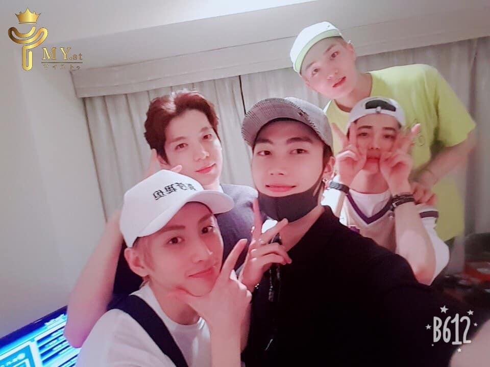 5MY_st's tweet photo. 【ウジン×in2it】
1年ぶりに私の前のメンバーに会いました!!
『in2it』というグループで活動中です。

とても嬉しかったですけど、時間がなくて写真を全部撮れませんでしたㅠㅠ

私たち,上手く行くように応援してください��ㅎ
明日会いましょう♡♡ #MYst
#마이스트 
#ウジン
#少年24
#in2it https://t.co/jXW3Ylss5l