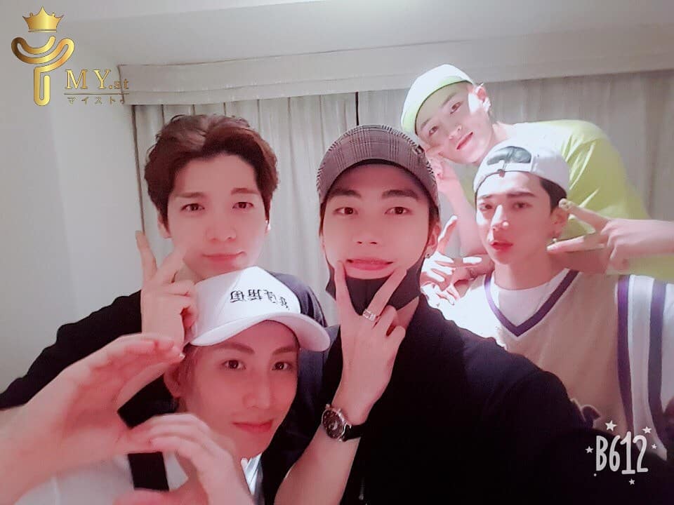 5MY_st's tweet photo. 【ウジン×in2it】
1年ぶりに私の前のメンバーに会いました!!
『in2it』というグループで活動中です。

とても嬉しかったですけど、時間がなくて写真を全部撮れませんでしたㅠㅠ

私たち,上手く行くように応援してください��ㅎ
明日会いましょう♡♡ #MYst
#마이스트 
#ウジン
#少年24
#in2it https://t.co/jXW3Ylss5l