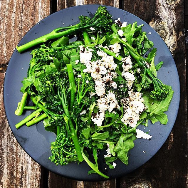 yoga__kitchen's tweet photo. Green happiness
#rocket/ #aragula #tenderstembroccoli #olivefeta
#yogakitchen #alkalize #guthealth #mandalakitchen https://t.co/7VuK0VYm1f