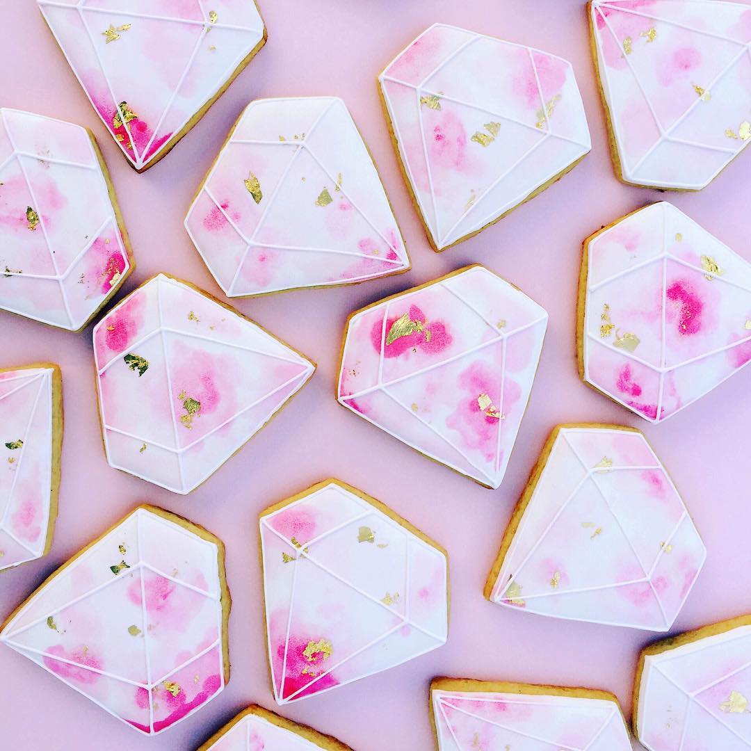 Super Glam 💍✨ Markiere eine Freundin die so extra ist wie diese Kekse 💖💖

📸: sweetjunipercookies