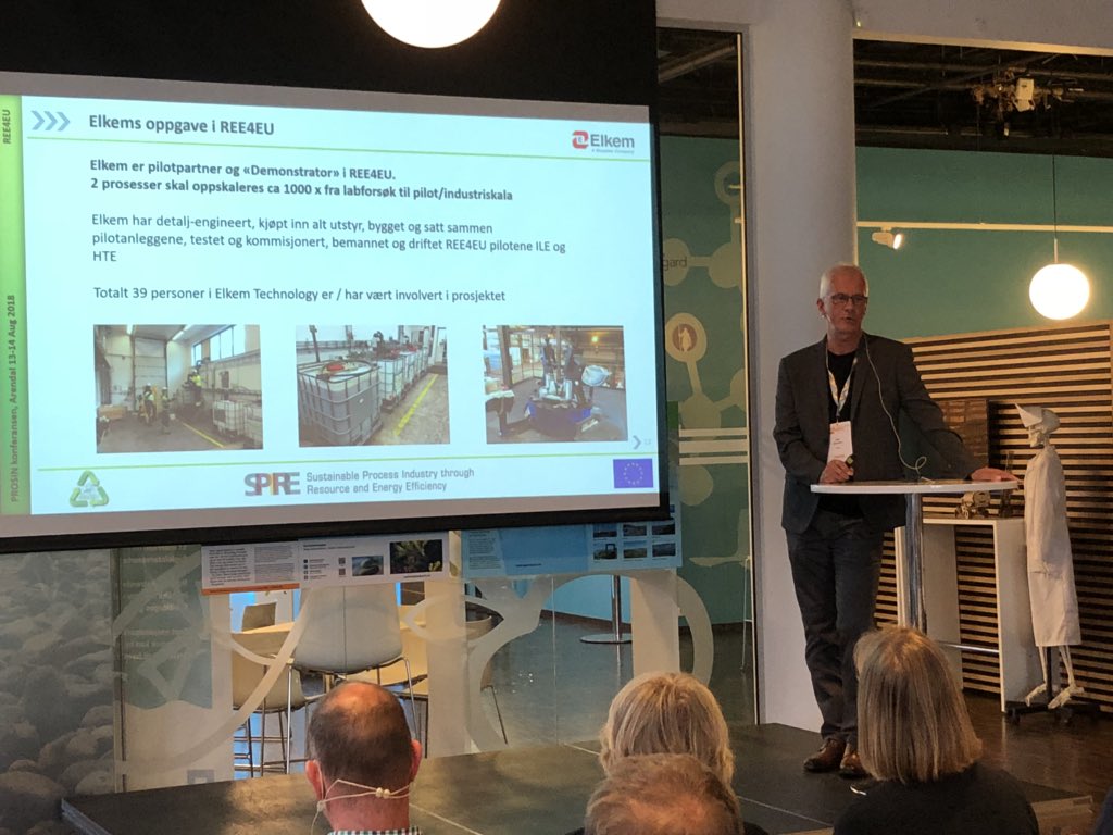 EideGro's tweet photo. Kjell Blandhol #Elkem deler erfaring fra jobben som prosjektleder for pilotanlegget hos Elkem i EU-prosjektet #REE4EU på #Prosin #arendalsuka2018 https://t.co/tIH7nzylVw