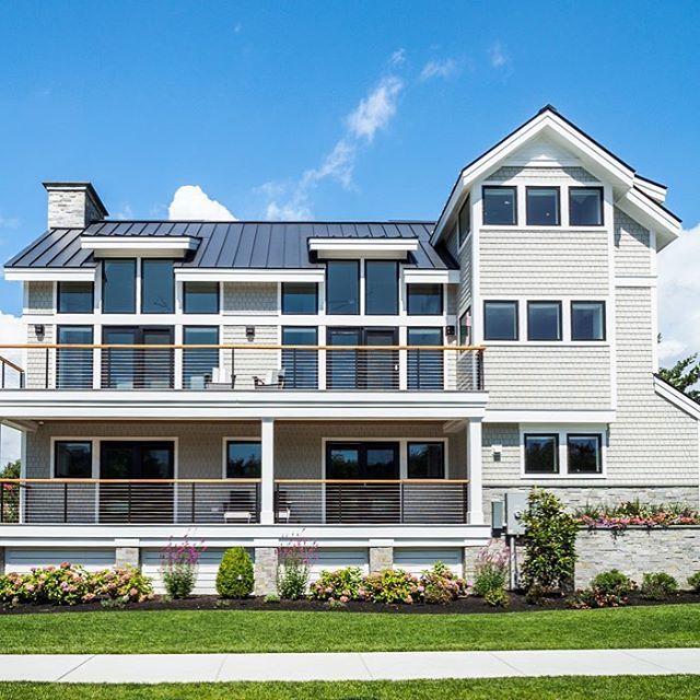 Gorgeous Onyx Black Beechworth Windows on this New Jersey home. #replacementwindows #renovation #truebeauty #architecture #avalonnj instagram.com/p/BmbMRaOgOkw/