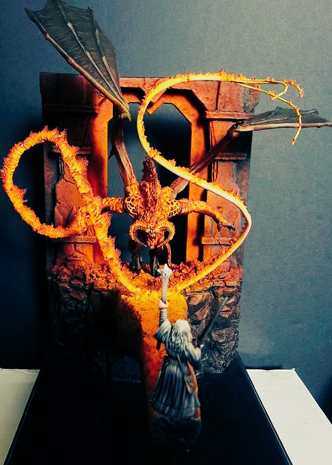 TheMiniNetwork1's tweet photo. The Bridge Of Khazad-Dûm..🔥            📸Credit: https://t.co/IaIAM10DZS #diorama #lotr #moria #balrog #gandalf #miniatures #gw #gobins #fellowship https://t.co/QD4XT5fZNI