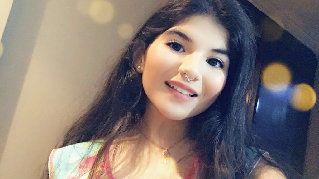 deloeradxlan's tweet photo. Happy Tuesday !!
Btw I tried doing a makeup look.. AM I @JAMESCHARLES YET?!
Haha anywho love yous @EthanDolan @GraysonDolan (btw ion have a piercing Issa filter LMAO)
-
#tuesdayselfie #DolanTwins #dolantwinsnewvideo #DolanTwinsTuesday #dolantriplets #graysondolan #ethandolan 
2🍩 https://t.co/Rcpd9GRFg8