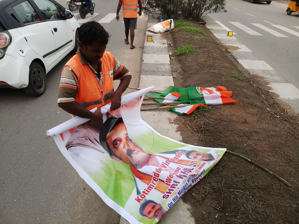 amoh_circle20's tweet photo. @BODDAMVIVEKANAN @musharraf_ias @KTRTRS @CommissionrGHMC @ZC_Charminar @zcwz_ghmc @Director_EVDM @DC_RajendraNgr @DC_Serilingmply Dear citizen,All banners and flexis were removed.Further we will act immediately and prevent recurrence https://t.co/QG6D6Zdr6i
