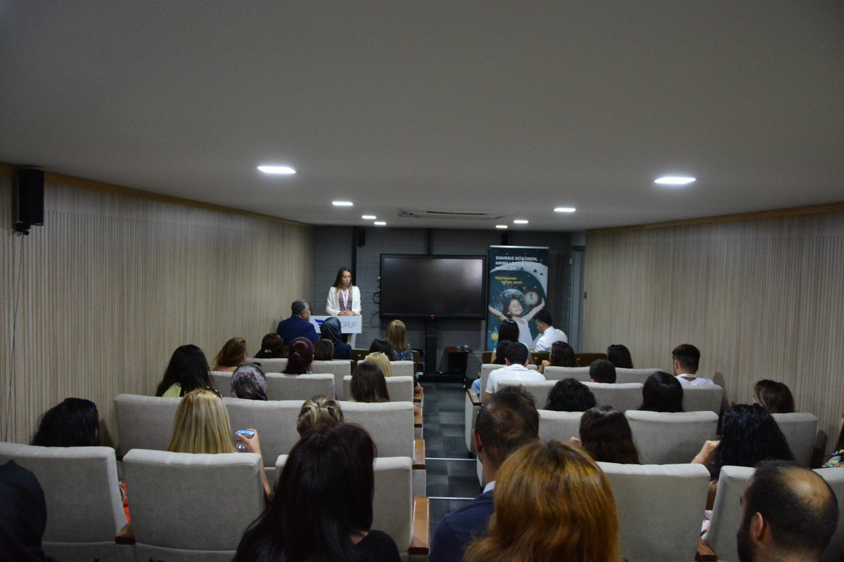 FikriBilim Koleji Hizmet İçi Eğitim Programı Tek Grup Genel merkezinde gerçekleşti.Genel Müdür Yardımcısı Sn.Çiğdem Köseoğlu’nun moderatörlüğünde 5 gün boyunca devam edecek program Tek Grup Yön.Kur.Bşk./FikriBilim Koleji kurucusu Sn.Yunus Çiftçi'nin vizyon konuşmasıyla başladı.