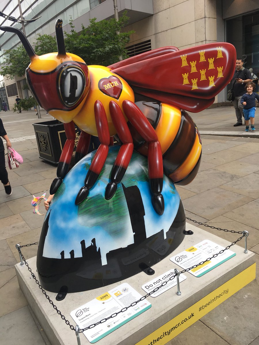 Notjustamumfrom's tweet photo. More pictures from our #beehunting #BeeInTheCity #beeinthecitymcr #blingbee #DistillerBee @beeinthecitymcr @Manchester_Bees @MCRbloggers https://t.co/h9B6uADoeB