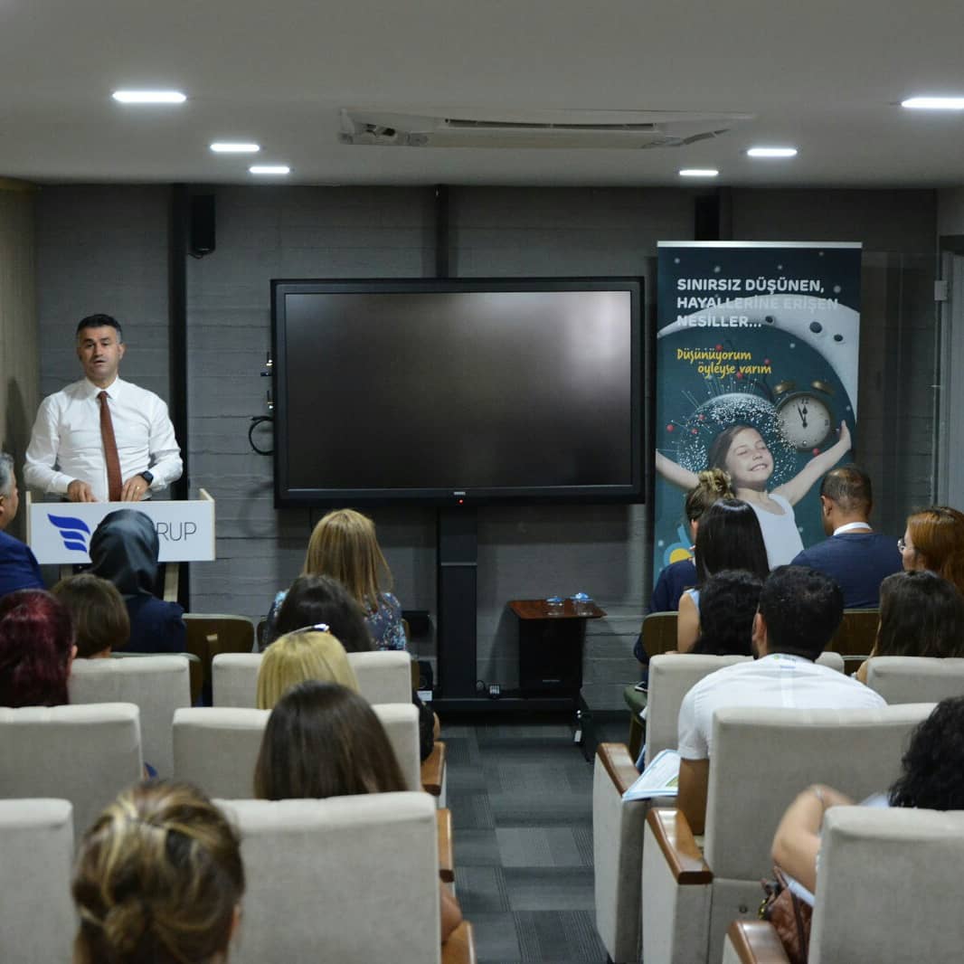 GrupTek's tweet photo. Tek Grup Genel Müdürü Sn.Özgür Çem kurum kültürü üzerine sohbet ederek öğretmenlerle tanıştı.Tüm günün değerlendirmesini yapan Kampüs Müdürü Sn.Yunus Köroğlu öğretmenlerin 2018-2019 Eğitim-Öğretim Yılını kutladı. https://t.co/CBiLSYoJei