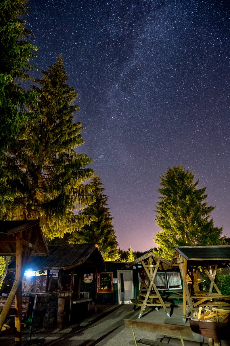 Photofarmer's tweet photo. [Werbung] #milchstrasse in #meyersgrund im #thüringerwald
#night #romantik  #fotograf #thüringen #manebach #AvailableLight #meinthüringen #stars #milkyway #sternenhimmel 
#sonya7riii | #sigma20mmart | f2.8 | 15s | ISO 6400
https://t.co/Zk96WEy6Yv https://t.co/xpbxekbVHD