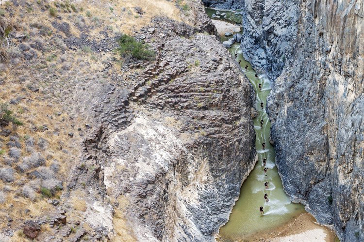 surfertoday's tweet photo. Brian Grubb wakeskates through the Wadi Al-Hidan canyon
The American wakeskater traveled to the Valley of Hidan, in Jordan, to defy Nature.
READ: https://t.co/kYeBvlDjWk
#briangrubb #wadialhidan #valleyofhidan #jordan #wakeskate #wakeskating #wakeboarding https://t.co/Uc47zYj1tW