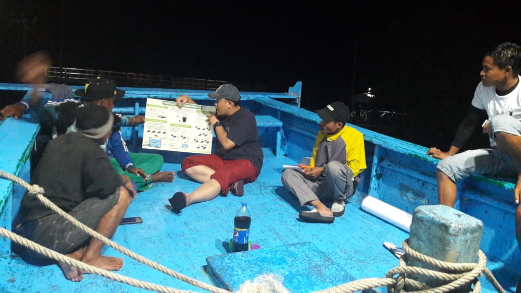 FGD on #bait #utilization, #garbage #awareness &amp; proper #tuna #handling on board of Inka Mina 779. Thx to Capt. Ma’aruf Runtuh &amp; crew for welcoming us on the boat. <a href="/susipudjiastuti/">Susi Pudjiastuti</a> <a href="/mzulficar/">ZulficarMochtar</a> <a href="/Om_trian/">Om Yunanda</a> <a href="/AP2HI_/">AP2HI</a> <a href="/IPNLF/">Int Pole & Line Fdn</a> <a href="/NurieNbb86/">Nuriasih Nababan</a> <a href="/RismanLamadrasi/">Risman lamadrasi</a> thx 2 <a href="/USAID/">USAID</a> SEA Project.