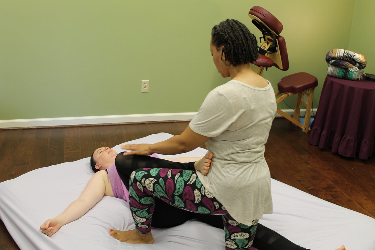 AKMassage's tweet photo. This position allows for a full fluid range of motion of the hip joint. it counters the stiffness in muscles due to sitting at a desk all day.

#MondayMoves #columbusga #massage #colga #stiffness #columbusgeorgia #georgia #phenixcity #ga #al #muscles https://t.co/llYkWfEtxY
