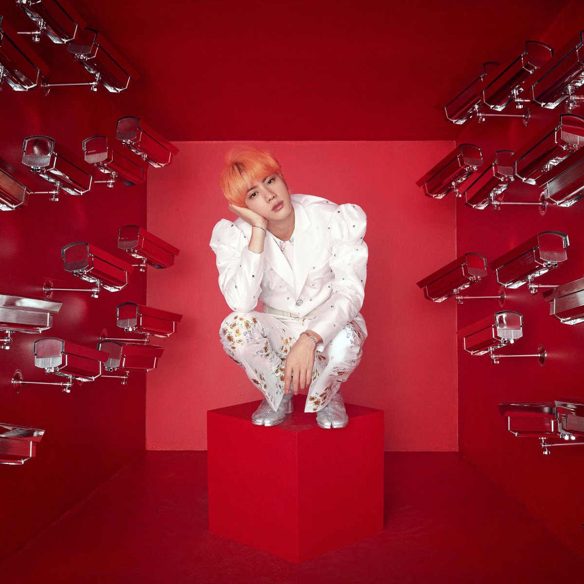 Min_marea's tweet photo. @BigHitEnt @BTS_twt 이 카메라!!!! 카메라 왜 ?!!!? 아미 싫어 ! https://t.co/NsVjjsL35a