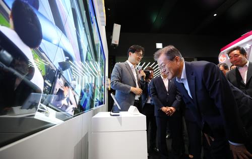 mloughlin's tweet image. South Korea's government will spearhead its innovative growth by spending big on key sectors in hopes that the private sector will follow suit, the finance ministry said Monday. #bigdataai english.yonhapnews.co.kr/news/2018/08/1…