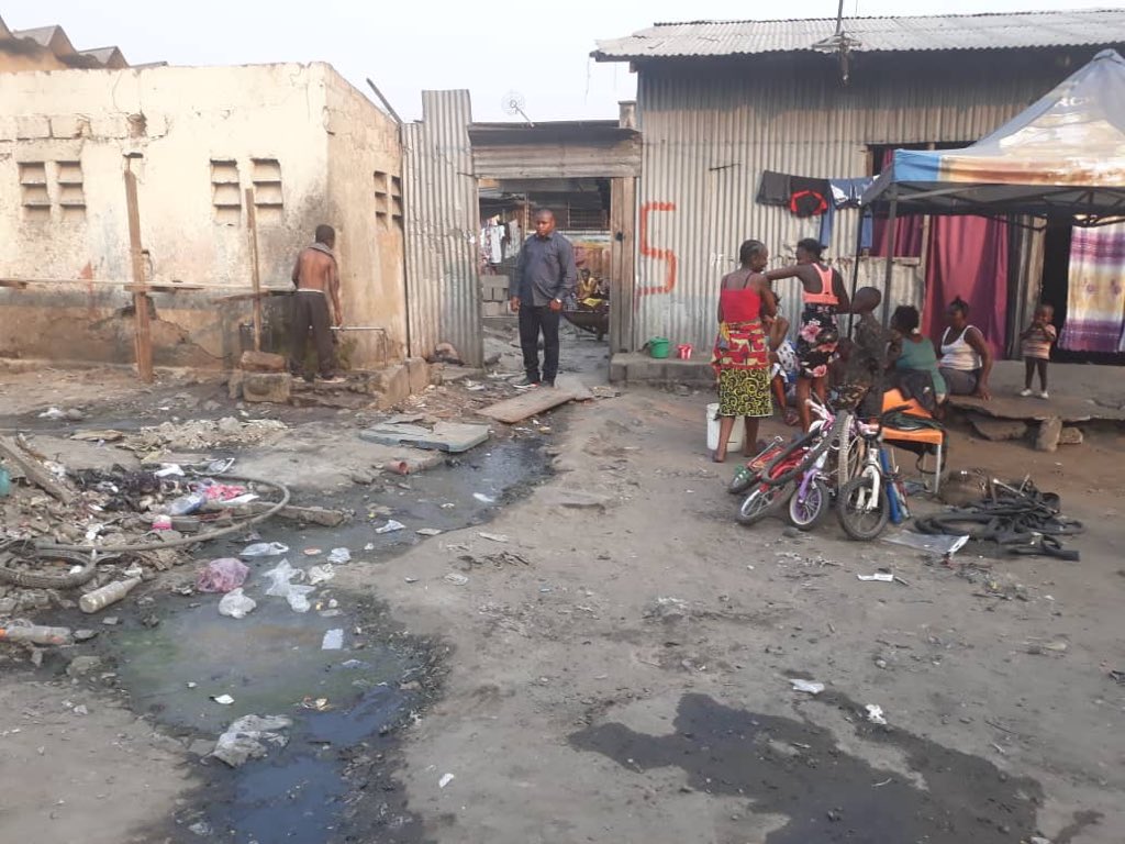 IndiaforceOmari's tweet photo. @LouisKonzo Nous déplorons la gestion des déchets municipaux dans les grands artères de la ville,suis parfaitement d'accord avec toi mais ces genres de choses doivent avoir des solutions rapides de la part d nos municipalités.les problèmes sont posés pour trouver des réponses des politiques https://t.co/PomED5hQn7